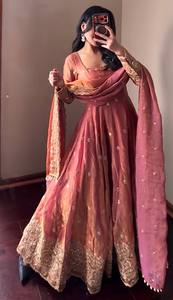 ชุดสูทผ้าไหมปักลายอย่างดี คุณภาพเยี่ยม พร้อมงานปักแบบ Boring Salwar เหมาะสำหรับงานแต่งงานและงานปาร์ตี้ จากซัพพลายเออร์ในอินเดีย - Product Image 3