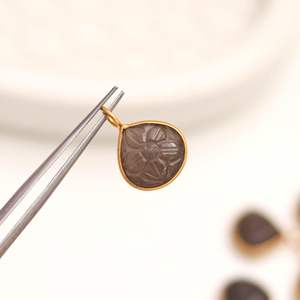 Pendentif Fleur en Pierre de Lune Grise Naturelle, Charme en Argent Sterling 925, Pierre Précieuse Sculptée à la Main, Pendentif Cœur pour Fabrication de Bijoux, Vente en Gros, 12MM - Product Image 4