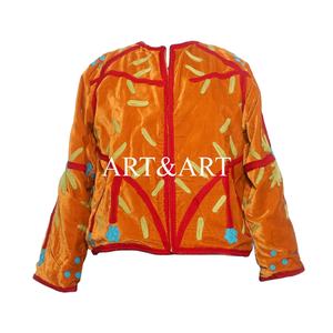 Chaqueta de Invierno para Mujer, Acolchada, de Terciopelo Suzani con Bordado Floral, Ecológica, de Secado Rápido, Personalizable, con Relleno de Algodón - Product Image 1