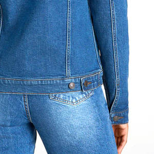 Chaqueta Vaquera Azul Extra Grande Personalizada para Mujer, Estilo Casual Urbano, Chaqueta Vaquera con Botones para Uso Diario - Product Image 4