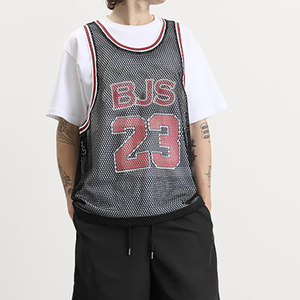 Camiseta de Baloncesto BJS 23 de Malla para Hombre, Estilo Deportivo Transpirable con Estampado por Transferencia Térmica en Negro y Rojo, Cuello Redondo - Product Image 3