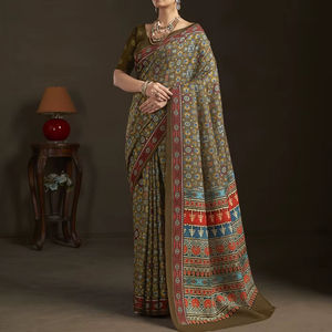 Sari prêt-à-porter de créateur avec chemisier cousu, en crêpe de soie à imprimé numérique fleuri, sari indien en gros en ligne - Product Image 1