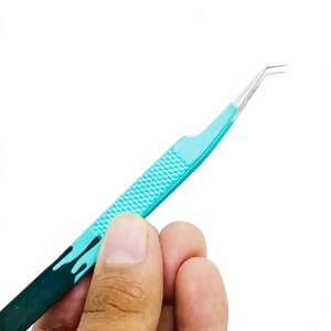 Producto de moda: Pinzas para extensión de pestañas recubiertas de papel azul y negro y pinzas con punta plateada brillante, juego de 2 pinzas de puntas diferentes. - Product Image 3