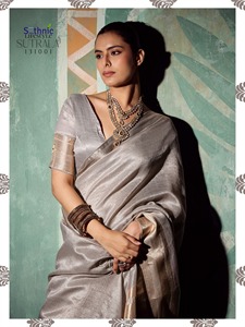 Sari en soie gris élégant avec broderie à la main, col en V, manches courtes, à porter toute l'année - Product Image 4