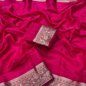 Sari en soie rouge de qualité supérieure avec bordure florale en zari doré pour mariage et occasions spéciales - Product Image 2