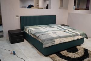 Cama King Size Moderna y Confortable, Tapizada en Cuero PU/Terciopelo/Tela, Cabecera Acolchada, Recubrimiento en Polvo CRCA - Product Image 4