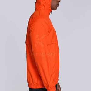 Veste d'hiver classique à capuche avec logo frontal, construction durable, respirante et écologique pour les sorties en plein air du week-end - Product Image 5
