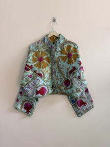 Lote surtido de chaquetas vintage Suzani estilo bohemio, hechas a mano y de talla grande. - Product Image 1
