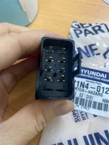 สวิตช์จอดรถแท้รุ่น 21N4-01220 สำหรับอะไหล่ไฟฟ้ารถขุดฮุนได - Product Image 1