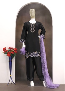 Élégante tenue pakistanaise prête-à-porter en satin de verre avec broderies et travail de sequins, idéale pour les fêtes, export Inde, prix de gros - Product Image 2