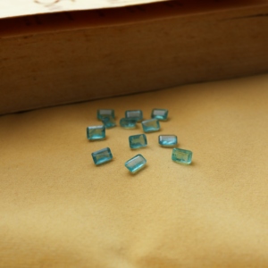 Pierre précieuse d'apatite bleu-vert naturelle, taille émeraude 4x6mm, pierre non montée pour la fabrication de bijoux (lot de 12 pièces) - Product Image 1