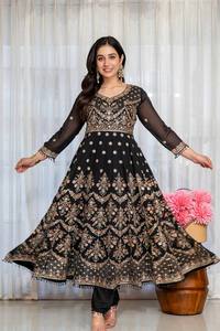 Ensemble haut, pantalon et dupatta réversible extensible brodé effet fleuri, avec travail de fil de zari et de sequins de 3 mm, et dentelle Moti lourde - Product Image 5