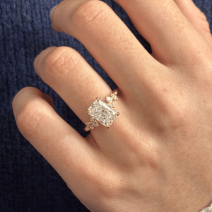 Anillo de Compromiso con Diamante Cultivado en Laboratorio Certificado por IGI, Corte Esmeralda de 1-5 Quilates, Diseño Floral Vintage, Oro Amarillo de 18K, 14K, 10K, Plata 925 - Product Image 4