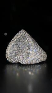 Anillo de lujo con moissanita en forma de corazón, diseño pavé completo con piedras brillantes, joyería llamativa, elegante y atrevida. - Product Image 3