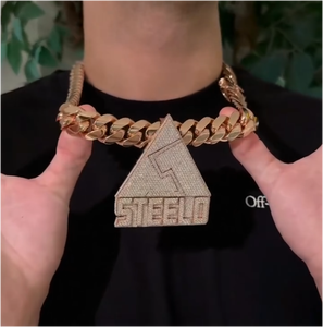 สร้อยคอจี้รูปสามเหลี่ยมชุบทองเงินแท้ 925 สไตล์ฮิปฮอป ประดับเพชรโมอิสซาไนต์สี D ระดับ Iced Micro Paved ได้รับการรับรองจาก GRA เหมาะสำหรับทั้งชายและหญิง - Product Image 3