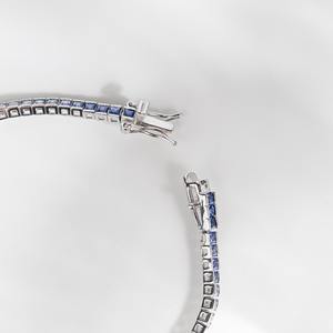Bracelet tennis en moissanite bleue taille princesse en argent 925, bijoux fins minimalistes, fabricant indien. - Product Image 5