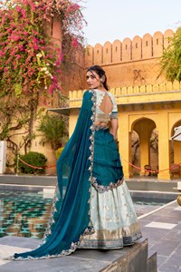 Lo Último en Moda: Lehenga Choli para Mujer con Bordado Elegante, Tela de Seda, Diseño Moderno para Bodas y Festivales - Product Image 4
