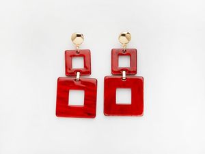 Boucles d'oreilles classiques en résine avec fleurs séchées véritables, qualité export, design personnalisé pour mariage et soirée - Product Image 2