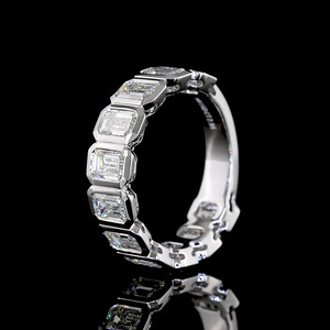 Anillo de compromiso y boda con diamantes de laboratorio talla esmeralda engastados en bisel, banda de eternidad, oro de 10K, 14K, 18K, plata 925, 935, chapado en rodio - Product Image 3