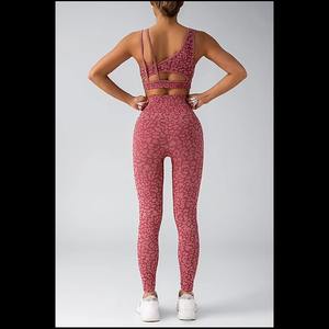 Conjunto de Yoga para Mujer, Nuevo Diseño, Logotipo Personalizado, Cómodo, Secado Rápido, Transpirable, Hecho en Pakistán - Product Image 3