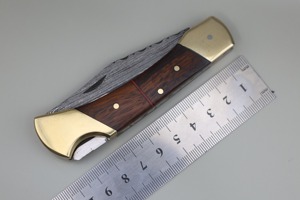 Cuchillo Plegable de Acero de Damasco con Punta Clip y Hoja Recta, Mango de Madera, Acabado en Latón, Hoja Táctica Personalizada para Exteriores - Product Image 4