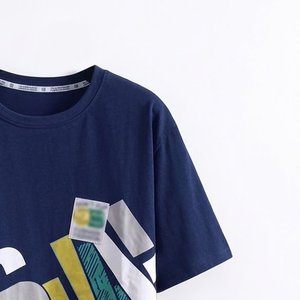 เสื้อยืดโอเวอร์ไซส์ทรงหลวมสไตล์สตรีทแวร์สำหรับผู้ชายรุ่นใหม่มาแรง ผ้าฝ้ายคุณภาพสูง รับทำโลโก้ตามสั่ง ขายส่งเสื้อผ้าสำหรับใส่ออกนอกบ้าน - Product Image 5
