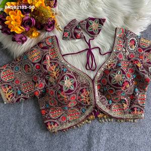 Collection de Blouses pour Femme en Faux Georgette à Motifs Floraux, avec Broderies de Fil et Cordons, Découpes en Forme de Pomme et Bordures Fantaisie - Product Image 4