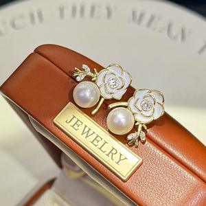 Boucles d'oreilles en perles naturelles de camélia, design de niche exquis, luxe léger, petites boucles d'oreilles en perles polyvalentes de luxe - Product Image 5