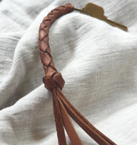 Porte-clés en cuir tressé fait main de 8 pouces en cuir de vachette véritable avec accessoires en laiton massif, accessoire cadeau - Product Image 2