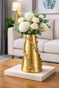 Vase en métal doré élégant pour la décoration de la maison de luxe, centre de table floral moderne, porte-fleurs décoratif - Product Image 1