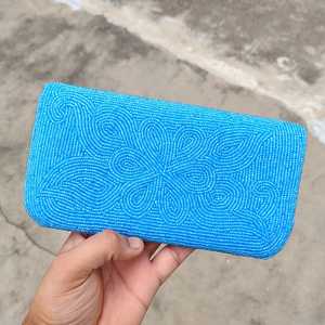 Bolso de poliéster azul, diseño compacto y ligero con cierre de cremallera - Product Image 2