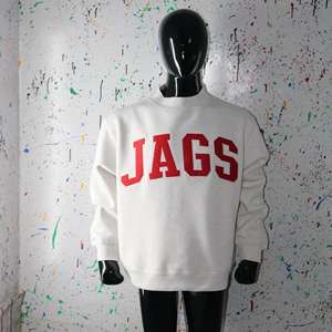 Sudadera JAGS ASH GREY con cuello alto, 100% rojo, con apliques bordados, cuello ancho, CLUSH SPORTS - Product Image 3