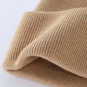 Bonnet en tricot streetwear personnalisé à faible MOQ avec tricot gaufré et patch tissé pour les marques streetwear américaines, collection automne. - Product Image 4