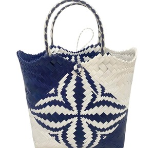 Sac à main et sac fourre-tout en plastique tressé fait main, logo personnalisé, pour les vacances d'été à la plage et les loisirs quotidiens - Product Image 3