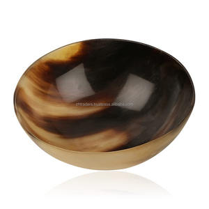 Cuenco de cuerno de búfalo único en tonos naturales, Decoración de mesa hecha a mano con acabado brillante de 10 pulgadas para el hogar y hoteles - Product Image 5
