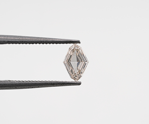 เพชร OM GEMS รุ่นขายดี ทรงเจียระไนพิเศษ 0.25 กะรัต-3 กะรัต เพชรสังเคราะห์ HPHT CVD ผลิตในห้องปฏิบัติการ ทรงเจียระไนแบบ Spike สีแชมเปญ คุณภาพ VVS VS1 IGI - Product Image 1