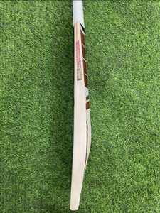 Batte de cricket légère en saule anglais Hoserz International, ambidextre, professionnelle, fabriquée à la main, logo personnalisé OEM, qualité export - Product Image 4