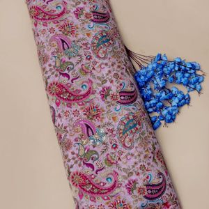 Tissu en crêpe de soie tissé de poids moyen, brodé de sequins, motif Paisley, rose lilas, pour vêtements de mariage/occasions spéciales - Product Image 1