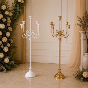 Support à bougies en métal élégant et haut, parfait pour la décoration de la maison, du salon et des événements festifs. - Product Image 2