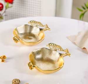 Tazón Decorativo de Aluminio Ecológico Hecho a Mano con Diseño de Granada Dorada para Servir Frutas, Aperitivos y Postres en Fiestas, Bodas y Hoteles - Product Image 4
