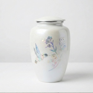 Urne funéraire blanche pour cendres avec motif botanique d'oiseau en vol, effet nacre, pour rangement commémoratif décoratif - Product Image 2