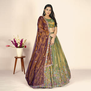 Lehenga Choli Fendy Net con Bordado Intrincado de Hilos Múltiples, Falda Acampanada, Blusa de Diseñador y Dupatta en Contraste, Ideal para Fiestas - Product Image 1