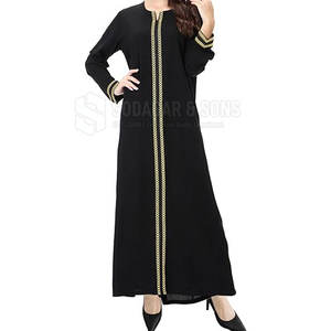 Abaya Casual de Lujo para Mujer con Tela Ligera y Acabado Impecable, Abaya Negra Clásica para Mujer - Product Image 2