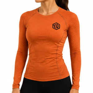 Camiseta de compresión para mujer diseñada con tecnología de tejido transpirable de recuperación elástica superior y ajuste cómodo - Product Image 3