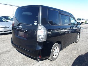 สำหรับรถยนต์ Voxy ZRR70G ปี 2010-Dar Es Salaam จากญี่ปุ่น เกียร์อัตโนมัติ วิ่งมากกว่า 100,000 ไมล์ เครื่องยนต์ 4 ลิตร - Product Image 3