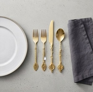 Cuillère à dessert élégante plaquée or avec manche orné pour cadeaux d'affaires et ensemble de couverts décoratifs pour la table. - Product Image 5