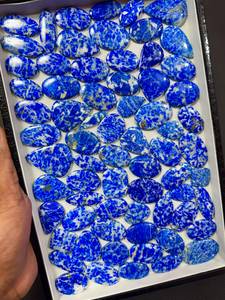 Perles polies en lapis-lazuli naturel de qualité supérieure pour la fabrication de bijoux, la guérison, la décoration et les projets d'artisanat, disponibles à la vente - Product Image 5