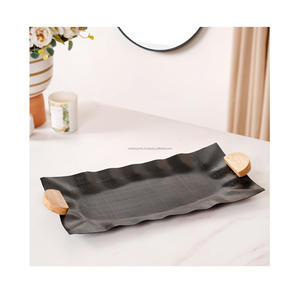 Bandeja de metal hecha a mano multiusos para servir Almacenamiento de exhibición con diseño elegante de lujo Apto para lavavajillas y opción de logotipo personalizado - Product Image 5