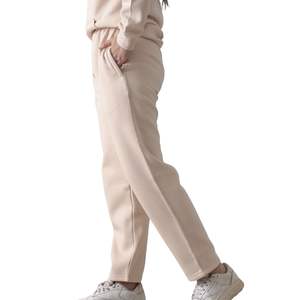 Conjunto Deportivo de Felpa de Algodón Beige para Mujer, Sudadera Casual con Cuello Redondo y Pantalones Deportivos, Ropa de Estar por Casa, Logotipo Personalizado OEM - Product Image 5