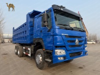 Camion benne basculante Sinotruk HOWO 6x4, 371 CV, 10 pneus, avec bords de benne hauts et levage avant, en bon état, à vendre